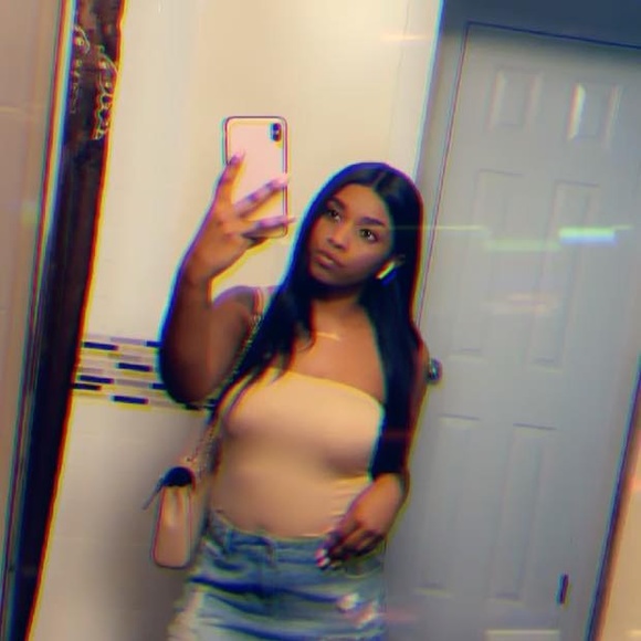 Meet your Posher, Alexis - Picture 1 of 1